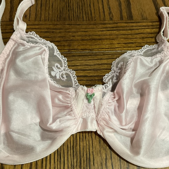 Maidenform Pink Satin Lace Bra - Picture 2 of 7